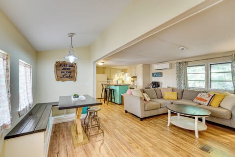 Living Room & Dining Area | Smart TV | Free WiFi | Mini-Split A/C & Heating