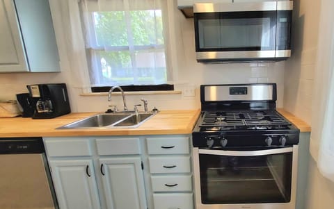 Updated kitchen with all new appliances 