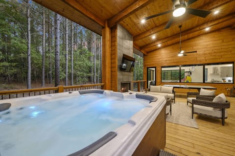 Indoor spa tub