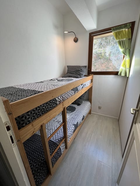 2 bedrooms, iron/ironing board