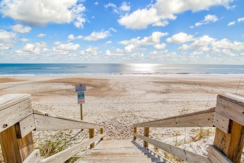 Beach nearby, sun loungers, beach towels