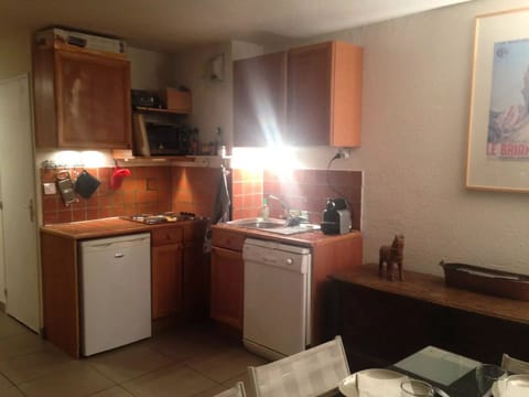 Fridge, dishwasher, cookware/dishes/utensils