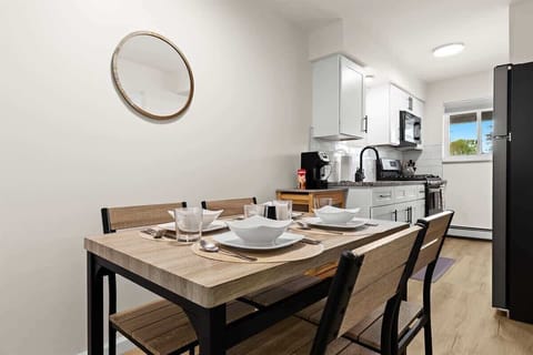 Comfortable Eating Area with Seating for Four