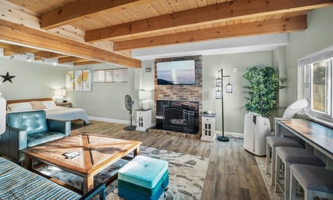 Family Room - 55" TV - Apple TV / Chromecast enabled. High speed Google Mesh WIFI. Workstation seating for 3 with ample outlets. Warm natural wood beamed ceiling.