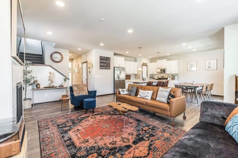 Main floor stairs lead up to all 4 bedrooms and laundry room.
