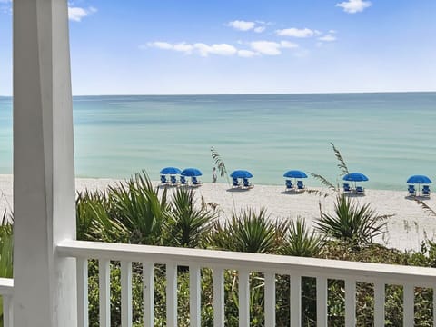 Beach nearby, sun loungers, beach towels