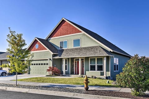 The Dalles Vacation Rental | 3BR | 3.5BA | 1 Step Required for Access