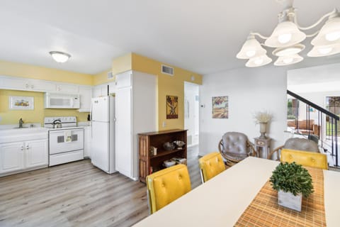 Dining room adjacent to kitchen