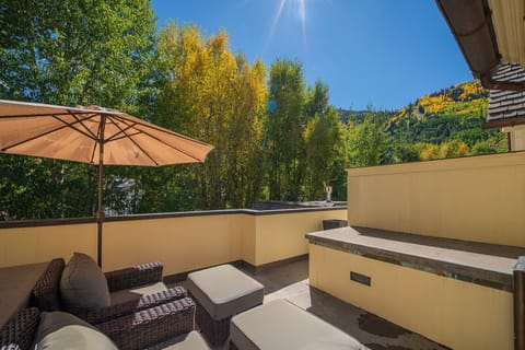 Top Floor Sun Deck - Creekside C - Vivid Vacation Rentals - Top Floor Sun Deck - Creekside C - Vivid Vacation Rentals