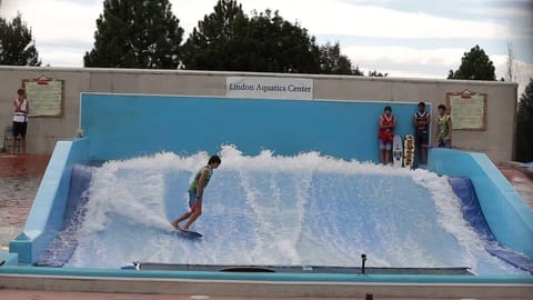 Lindon Aquatics Center (2 minutes) - Seasonal complex - FlowRider surf simulator