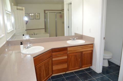 Bathroom 1 - Dual sinks