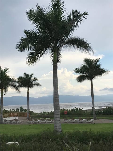 Beach nearby, sun loungers, beach towels