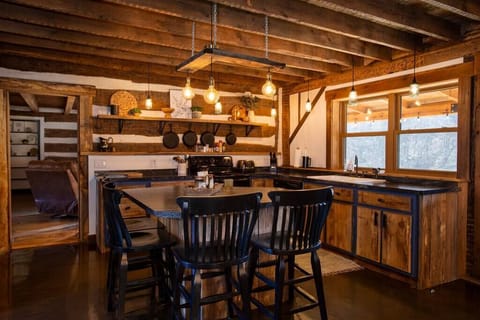 Fully furnished kitchen.