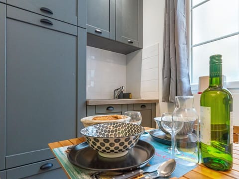 Tableware, Food, Dishware, Cabinetry, Bottle, Drinkware, Plate, Kitchen Appliance, Interior Design, Wood