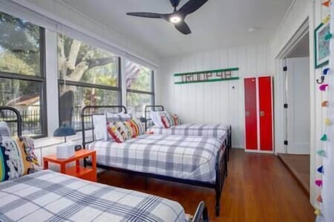 2f5fe8df 34d0 402a a1ce 11207cf55c81