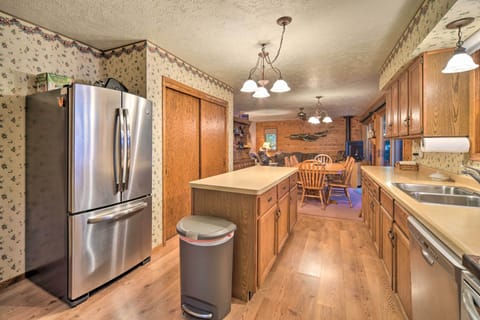 Fridge, stovetop, dishwasher, coffee/tea maker