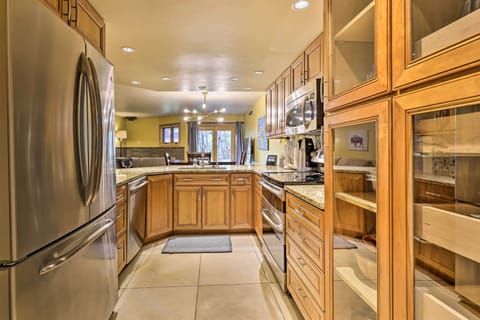 Full Kitchen | Dishwasher | Electric Range | Microwave | Fridge