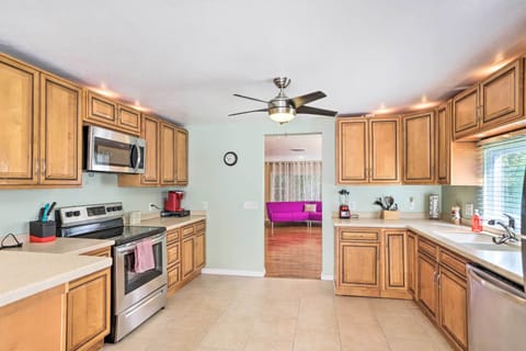 Kitchen | Keurig Coffee Maker | Blender | Toaster