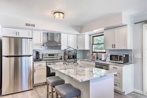 Kitchen | 1st Floor | Dishwasher | Blender | Toaster