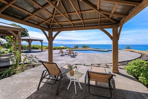 Ocean-view pool and jacuzzi.