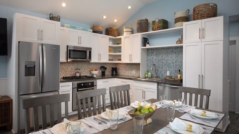 Seating for 8 at the dining table...