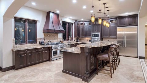 Large kitchen w/ gas range, built in oven, double sink & pasta faucet