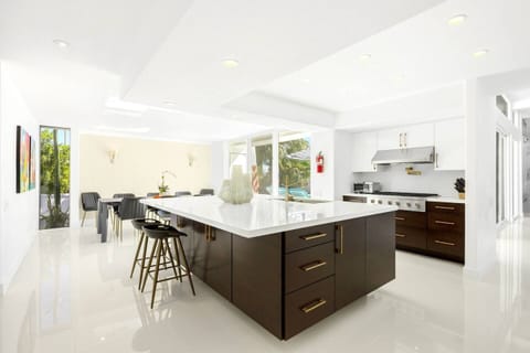 Full Chef's Kitchen with designer finishes and high end appliances
