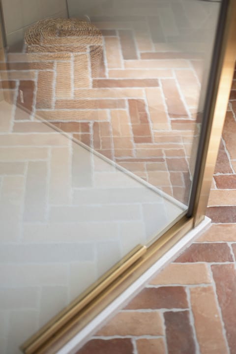 Upstairs Bathroom (2)