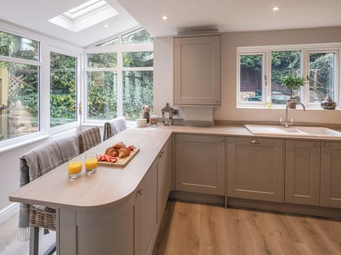 Kitchen | Yew Tree Cottage, Willsersey, near Broadway
