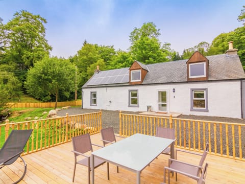 Outdoor area | Dalnaglar Cottage - Dalnaglar Castle and Cottages, Glenshee, Cairngorms