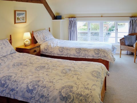 Twin bedroom | Waxway Farm Cottages - Swallows Cottage, Ottery St Mary