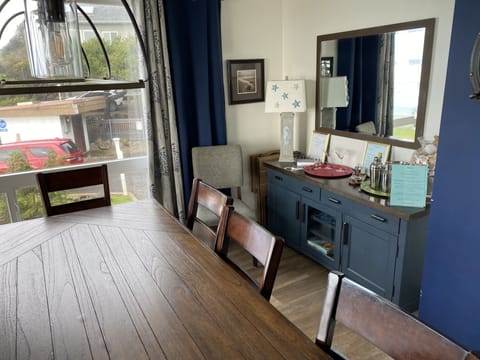 Large Dining Room w/ Seating for 14