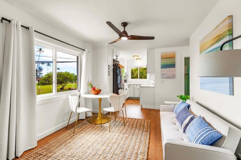 2ND UNIT LIVING ROOM (2)