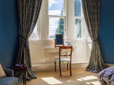 Comfortable en-suite twin bedroom | Dalnaglar Castle - Dalnaglar Castle And Cottages, Glenshee, Cairngorms