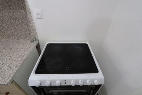 Fridge, microwave, stovetop, cookware/dishes/utensils