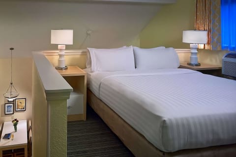 Unit with King bed. Exact unit will be assigned upon arrival. Views, colors, and decor may vary.