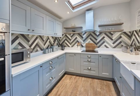 Cheviot House, Seahouses - Host & Stay