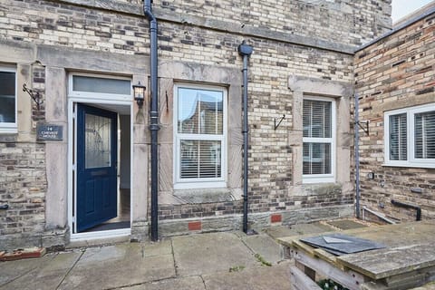 Cheviot House, Seahouses - Host & Stay