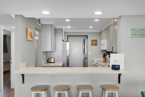 Bar seats at kitchen counter. Alexa enabled.