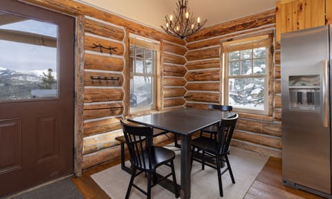 CH 11 Bandit Way Dining, 1