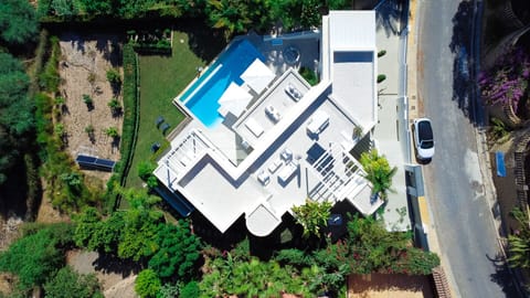 Luxurious villa with 5 bedrooms for 9 guests