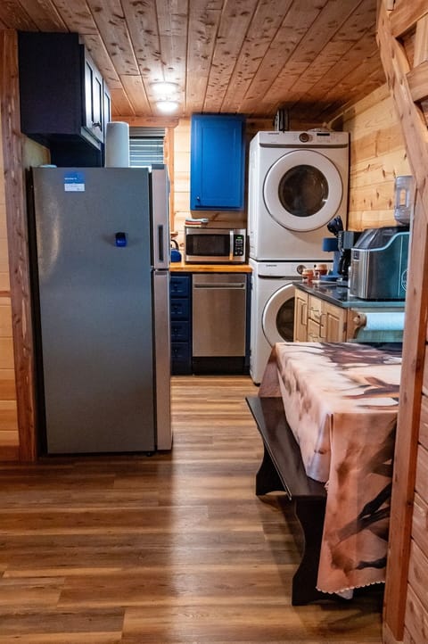 - Fully equipped kitchen with modern appliances   - Washer dryer included for convenient stays   - Cozy cabin setup perfect for extended getaways