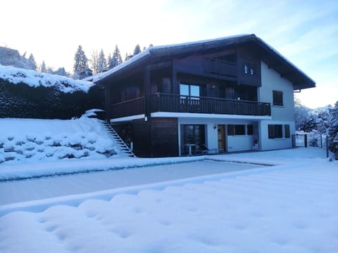 Sky, Cloud, Snow, Property, Window, Building, Tree, Slope, House, Freezing