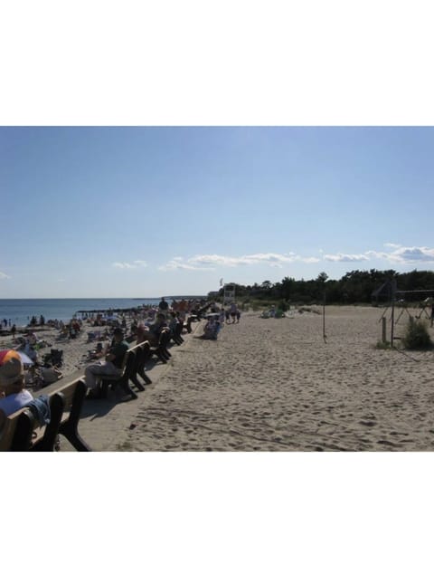 Beach nearby, sun loungers, beach towels