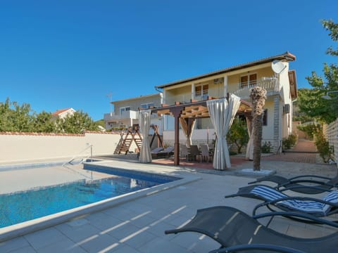 Sky, Water, Plant, Shade, Swimming Pool, Outdoor Furniture, Chair, Tree, Leisure, Residential Area