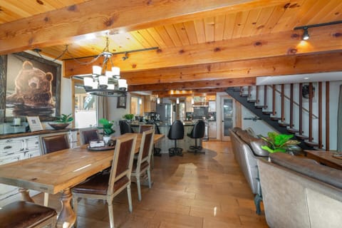 Open concept dining, living room, and kitchen.