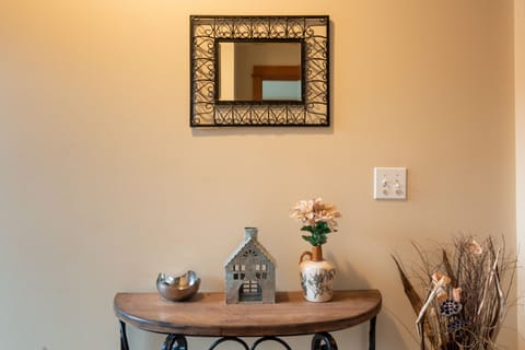 Entryway (1st/bottom floor)