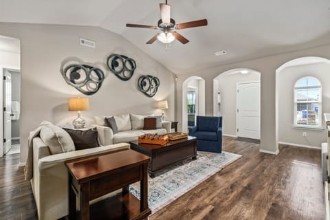 Inviting entry way entering into the spacious living room.