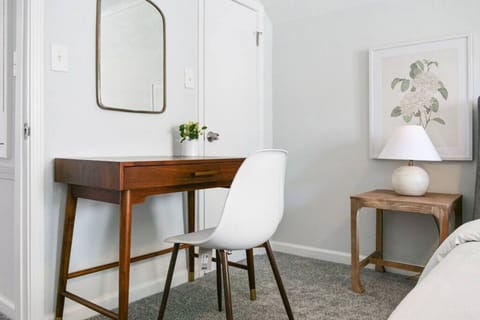 Chic and cozy desk nook 🌿 Perfect for journaling, work, or a quiet morning coffee. Clean lines, soft tones, and thoughtful touches create a peaceful corner.
