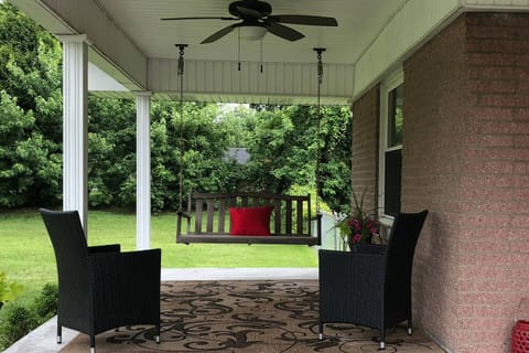 Beautiful, quiet setting away from the street. Centrally located with easy access to Fort Knox, Elizabethtown, and I-65.